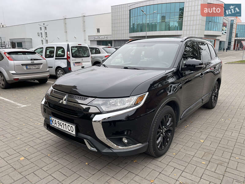 Позашляховик / Кросовер Mitsubishi Outlander 2018 в Чернігові