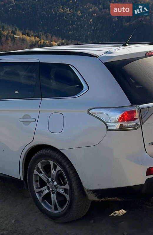 Внедорожник / Кроссовер Mitsubishi Outlander 2012 в Ровно