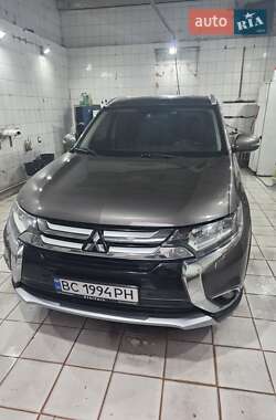 Позашляховик / Кросовер Mitsubishi Outlander 2016 в Львові