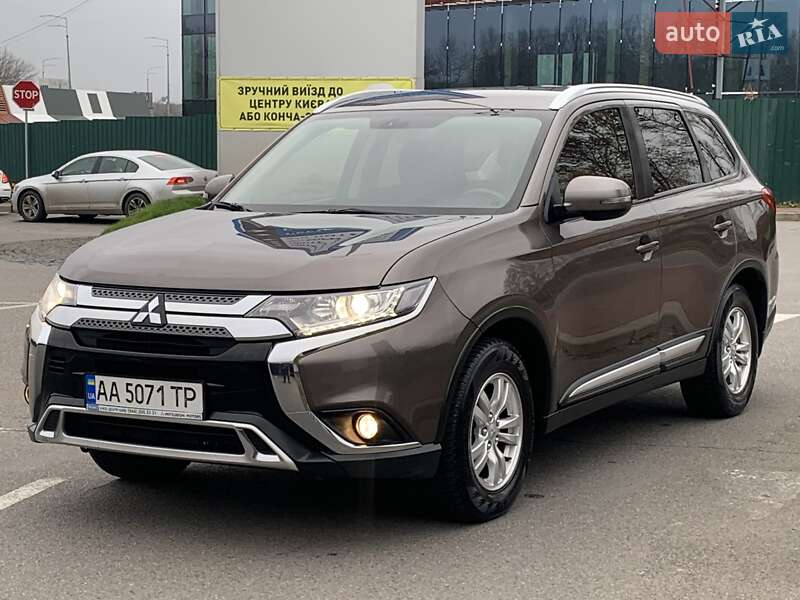 Внедорожник / Кроссовер Mitsubishi Outlander 2018 в Киеве фото 43 Внедорожник / Кроссовер Mitsubishi Outlander 2018 в Киеве