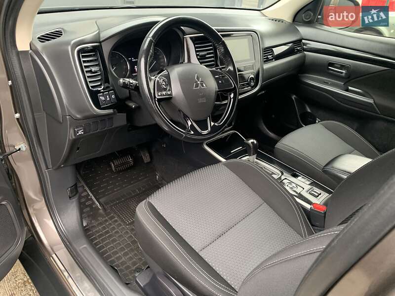 Внедорожник / Кроссовер Mitsubishi Outlander 2018 в Киеве фото 74 Внедорожник / Кроссовер Mitsubishi Outlander 2018 в Киеве