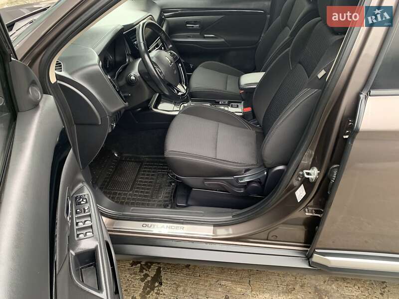 Внедорожник / Кроссовер Mitsubishi Outlander 2018 в Киеве фото 81 Внедорожник / Кроссовер Mitsubishi Outlander 2018 в Киеве