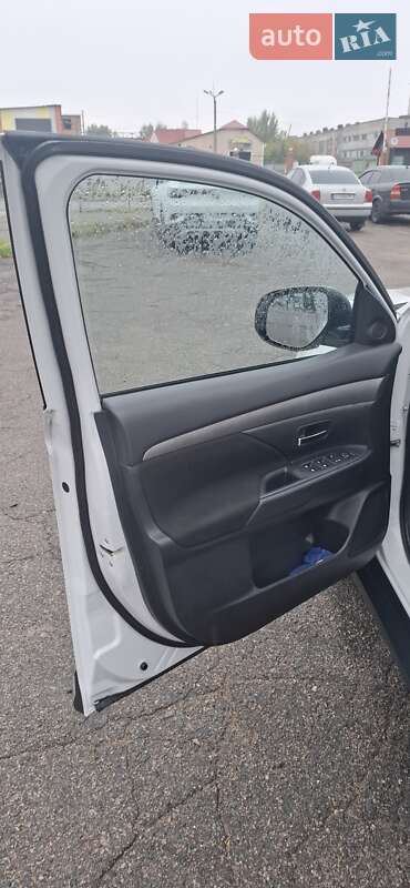 Позашляховик / Кросовер Mitsubishi Outlander 2015 в Білій Церкві