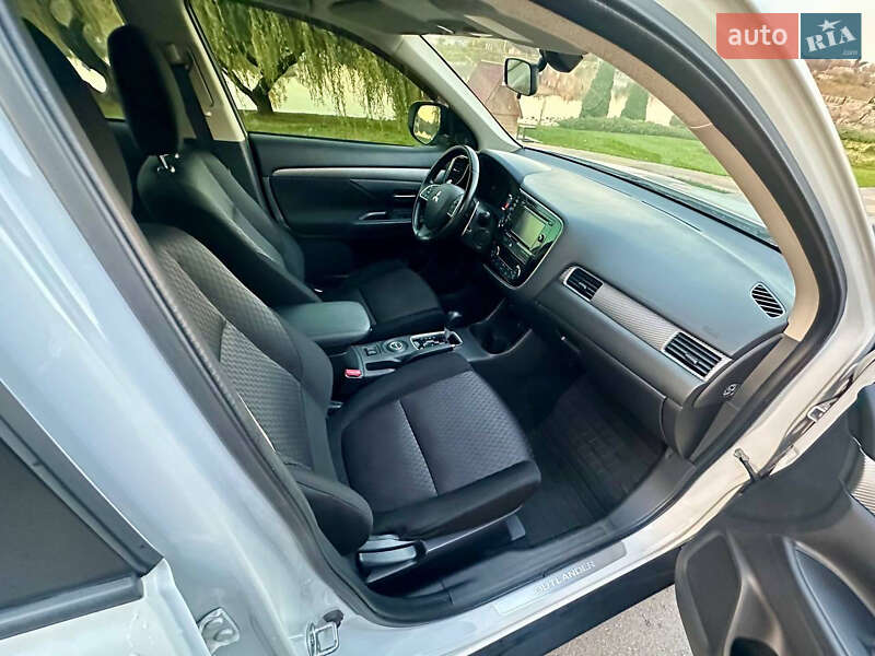 Позашляховик / Кросовер Mitsubishi Outlander 2013 в Білій Церкві фото 16 Позашляховик / Кросовер Mitsubishi Outlander 2013 в Білій Церкві