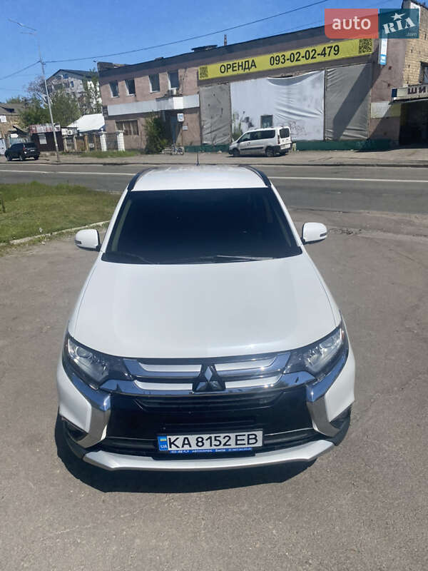 Внедорожник / Кроссовер Mitsubishi Outlander 2015 в Киеве
