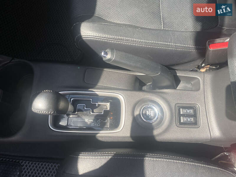 Внедорожник / Кроссовер Mitsubishi Outlander 2015 в Киеве