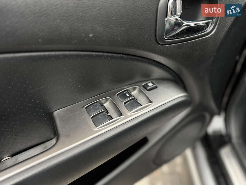 Внедорожник / Кроссовер Mitsubishi Outlander 2006 в Киеве фото 28 Внедорожник / Кроссовер Mitsubishi Outlander 2006 в Киеве