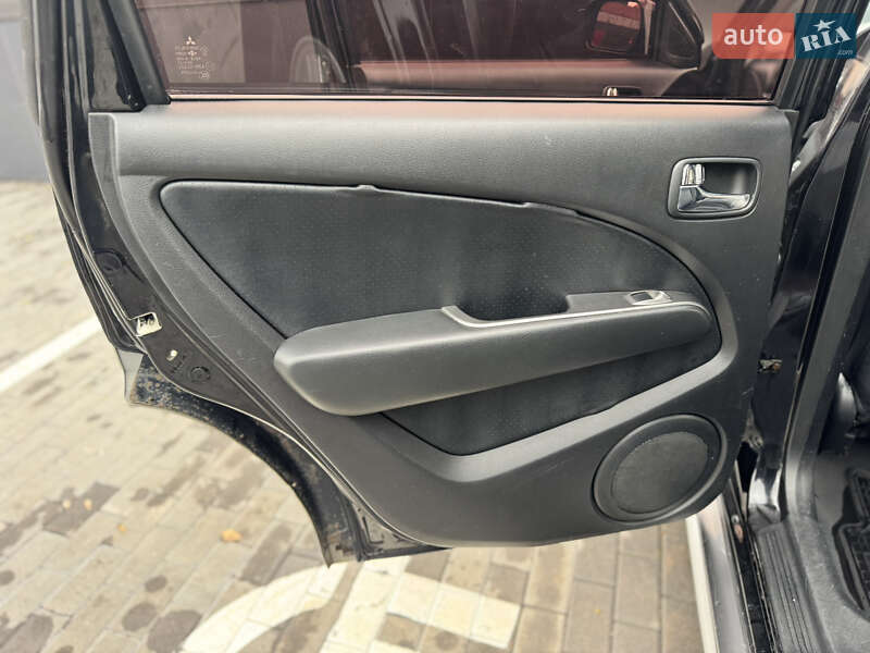 Внедорожник / Кроссовер Mitsubishi Outlander 2006 в Киеве фото 42 Внедорожник / Кроссовер Mitsubishi Outlander 2006 в Киеве