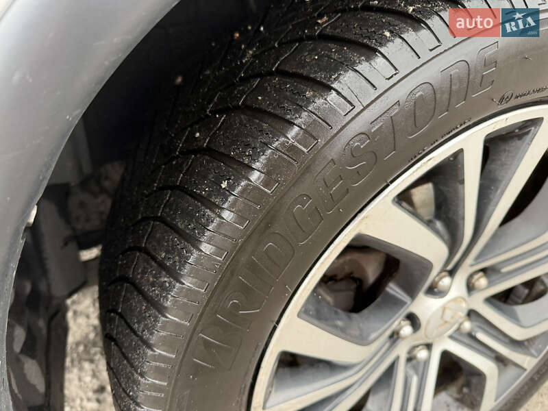 Внедорожник / Кроссовер Mitsubishi Outlander 2015 в Киеве