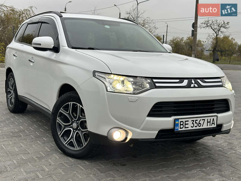 Внедорожник / Кроссовер Mitsubishi Outlander 2013 в Николаеве