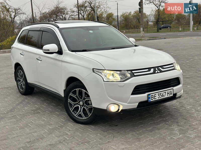 Внедорожник / Кроссовер Mitsubishi Outlander 2013 в Николаеве