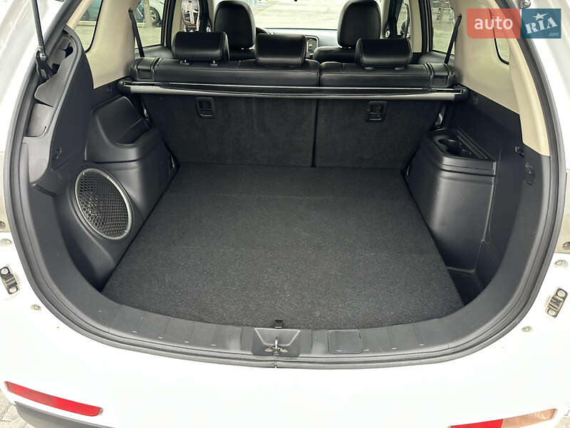 Внедорожник / Кроссовер Mitsubishi Outlander 2013 в Николаеве