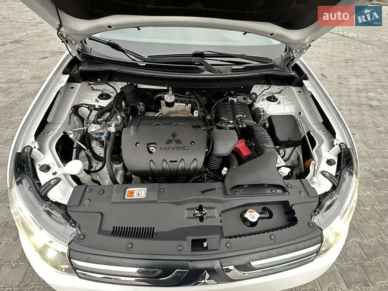 Внедорожник / Кроссовер Mitsubishi Outlander 2013 в Николаеве