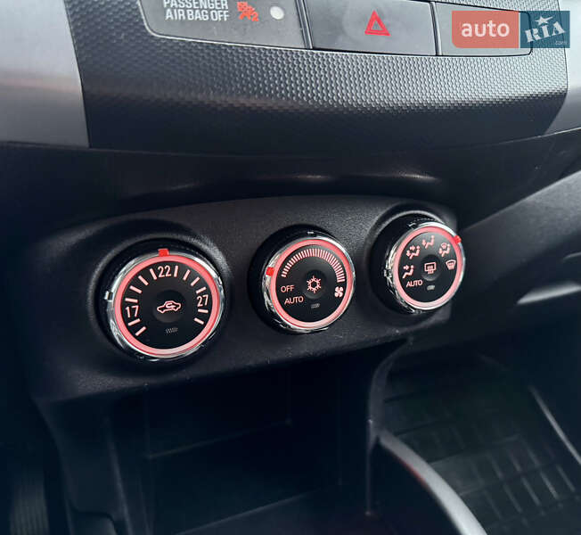 Внедорожник / Кроссовер Mitsubishi Outlander 2011 в Полтаве