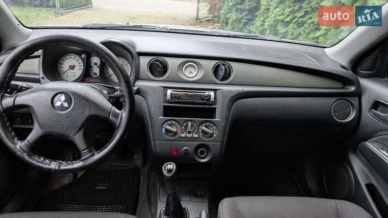 Позашляховик / Кросовер Mitsubishi Outlander 2006 в Рівному фото 5 Позашляховик / Кросовер Mitsubishi Outlander 2006 в Рівному
