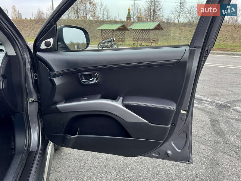 Внедорожник / Кроссовер Mitsubishi Outlander 2011 в Полтаве