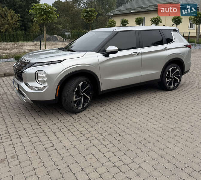 Позашляховик / Кросовер Mitsubishi Outlander 2024 в Рівному