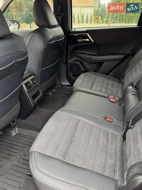 Позашляховик / Кросовер Mitsubishi Outlander 2024 в Рівному