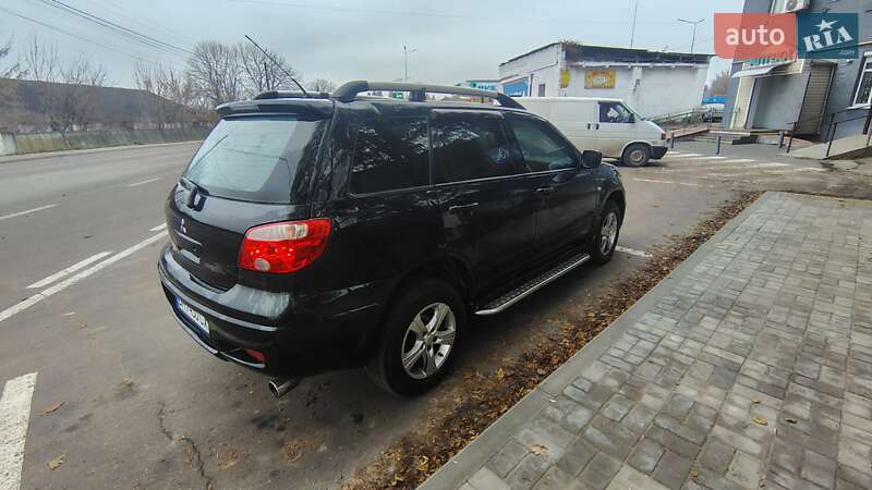 Позашляховик / Кросовер Mitsubishi Outlander 2005 в Ромнах
