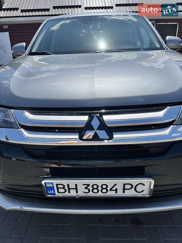 Внедорожник / Кроссовер Mitsubishi Outlander 2013 в Одессе