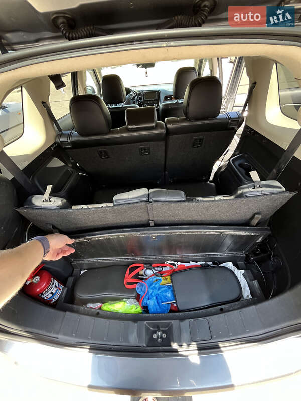 Внедорожник / Кроссовер Mitsubishi Outlander 2013 в Одессе