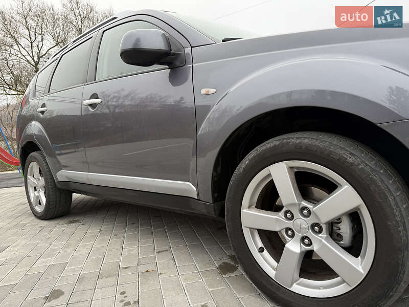 Внедорожник / Кроссовер Mitsubishi Outlander 2009 в Кременце