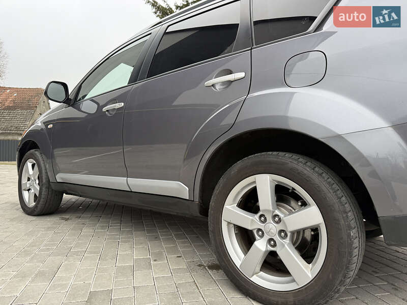 Внедорожник / Кроссовер Mitsubishi Outlander 2009 в Кременце