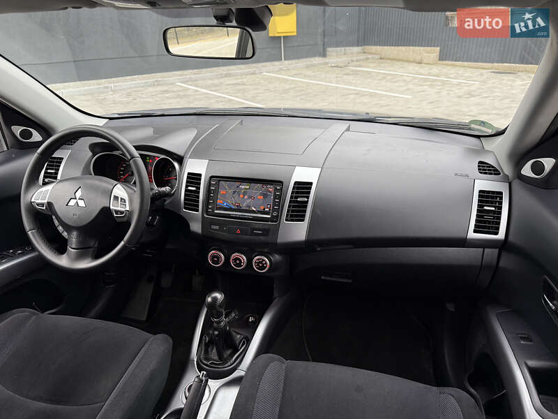 Внедорожник / Кроссовер Mitsubishi Outlander 2009 в Кременце