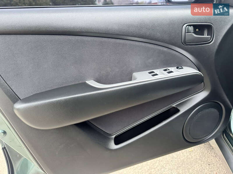 Позашляховик / Кросовер Mitsubishi Outlander 2006 в Охтирці