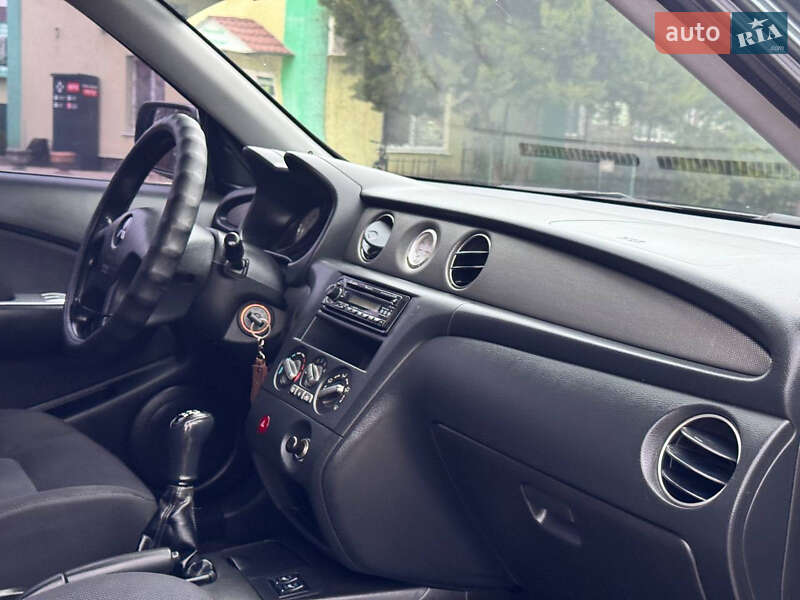 Позашляховик / Кросовер Mitsubishi Outlander 2006 в Охтирці