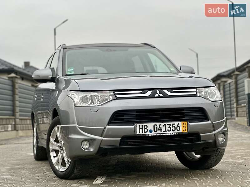 Внедорожник / Кроссовер Mitsubishi Outlander 2013 в Вараше фото 3 Внедорожник / Кроссовер Mitsubishi Outlander 2013 в Вараше