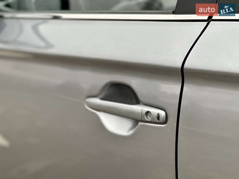 Внедорожник / Кроссовер Mitsubishi Outlander 2013 в Вараше фото 62 Внедорожник / Кроссовер Mitsubishi Outlander 2013 в Вараше