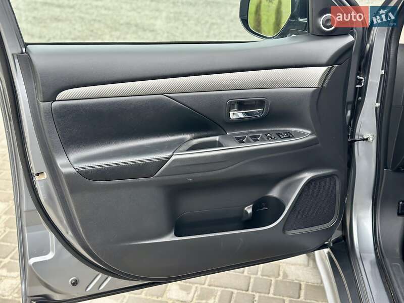 Внедорожник / Кроссовер Mitsubishi Outlander 2013 в Вараше фото 19 Внедорожник / Кроссовер Mitsubishi Outlander 2013 в Вараше
