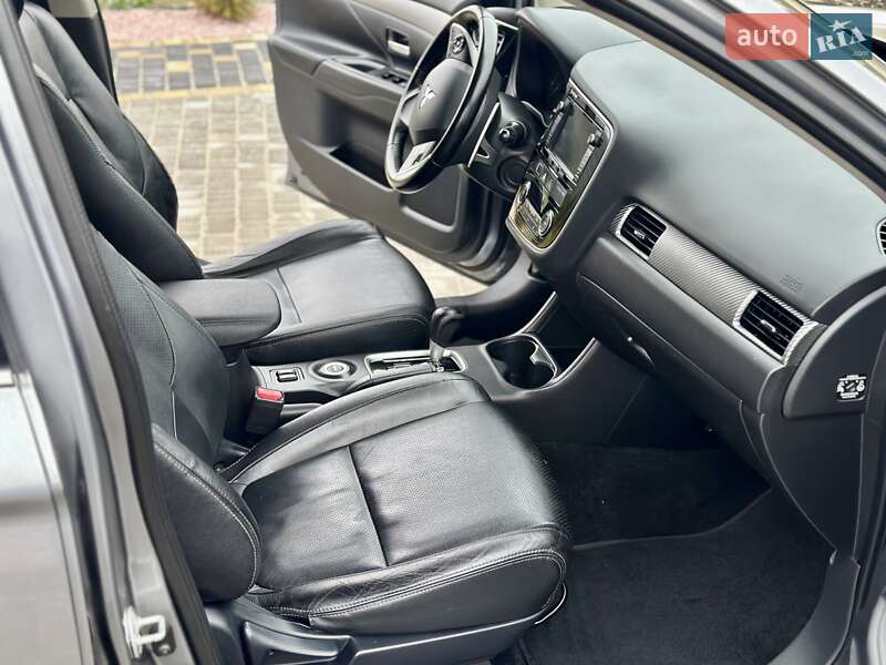 Внедорожник / Кроссовер Mitsubishi Outlander 2013 в Вараше фото 39 Внедорожник / Кроссовер Mitsubishi Outlander 2013 в Вараше