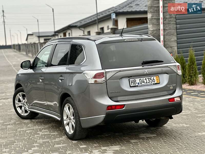 Внедорожник / Кроссовер Mitsubishi Outlander 2013 в Вараше фото 4 Внедорожник / Кроссовер Mitsubishi Outlander 2013 в Вараше