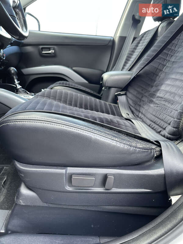 Позашляховик / Кросовер Mitsubishi Outlander 2010 в Рівному фото 34 Позашляховик / Кросовер Mitsubishi Outlander 2010 в Рівному