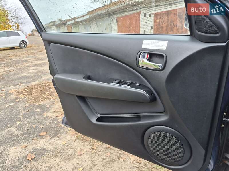 Позашляховик / Кросовер Mitsubishi Outlander 2003 в Миколаєві фото 12 Позашляховик / Кросовер Mitsubishi Outlander 2003 в Миколаєві