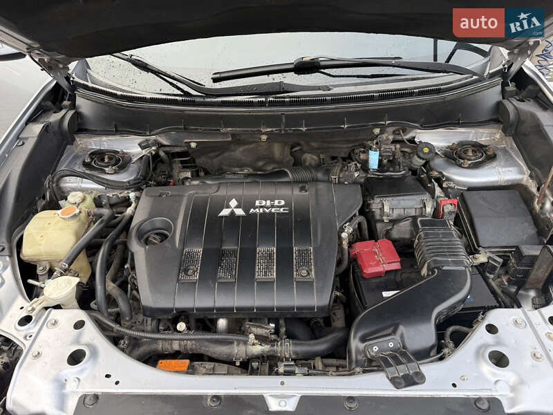 Внедорожник / Кроссовер Mitsubishi Outlander 2012 в Черновцах фото 17 Внедорожник / Кроссовер Mitsubishi Outlander 2012 в Черновцах