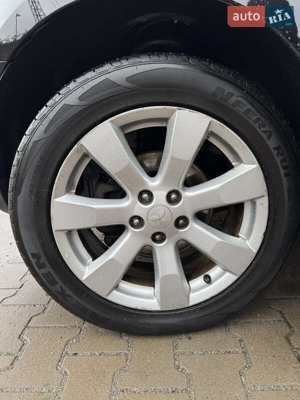 Позашляховик / Кросовер Mitsubishi Outlander 2012 в Києві