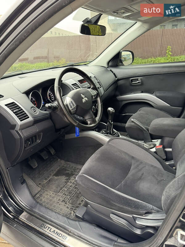 Позашляховик / Кросовер Mitsubishi Outlander 2012 в Києві