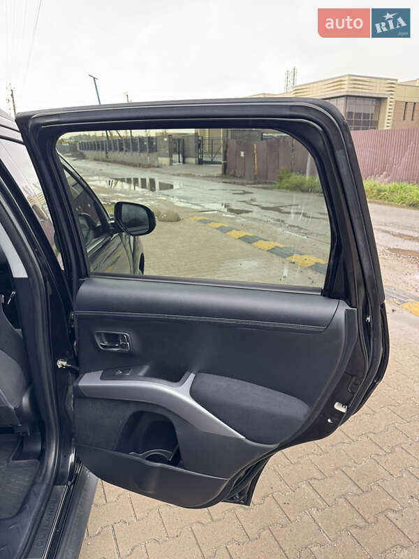 Позашляховик / Кросовер Mitsubishi Outlander 2012 в Києві