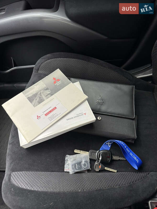 Позашляховик / Кросовер Mitsubishi Outlander 2012 в Києві