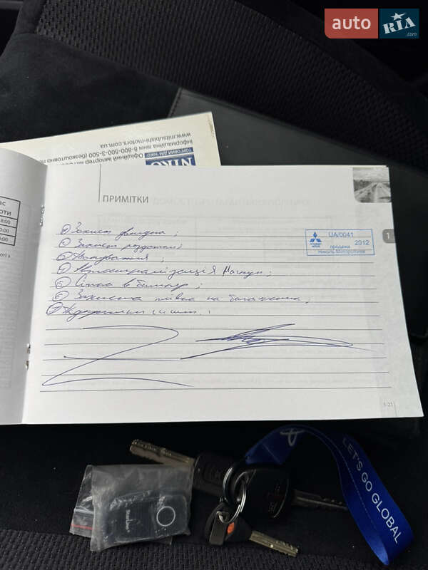 Позашляховик / Кросовер Mitsubishi Outlander 2012 в Києві