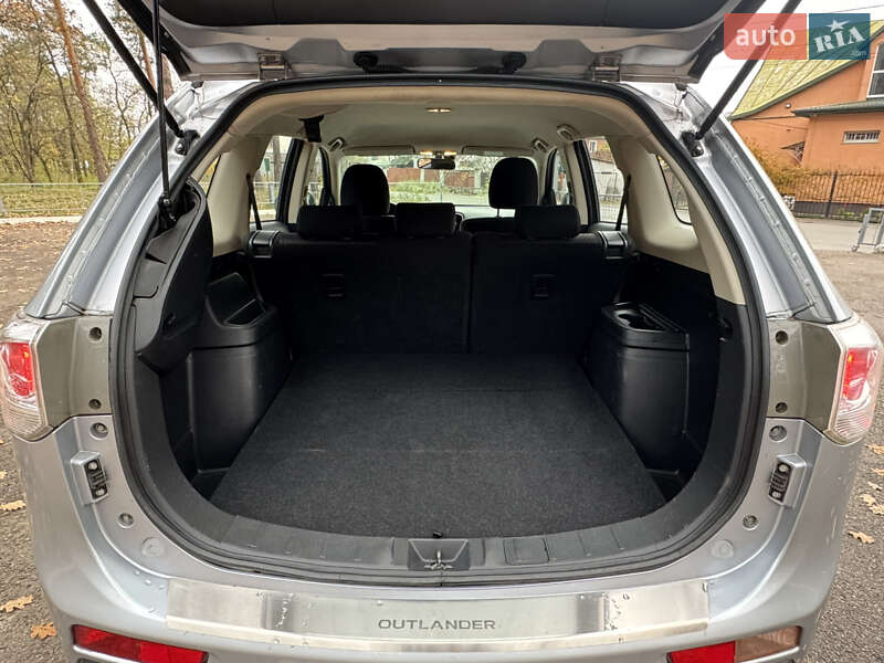 Позашляховик / Кросовер Mitsubishi Outlander 2013 в Києві