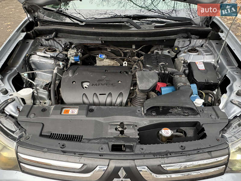 Позашляховик / Кросовер Mitsubishi Outlander 2013 в Києві