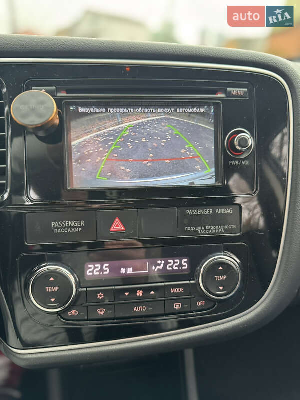 Позашляховик / Кросовер Mitsubishi Outlander 2013 в Києві