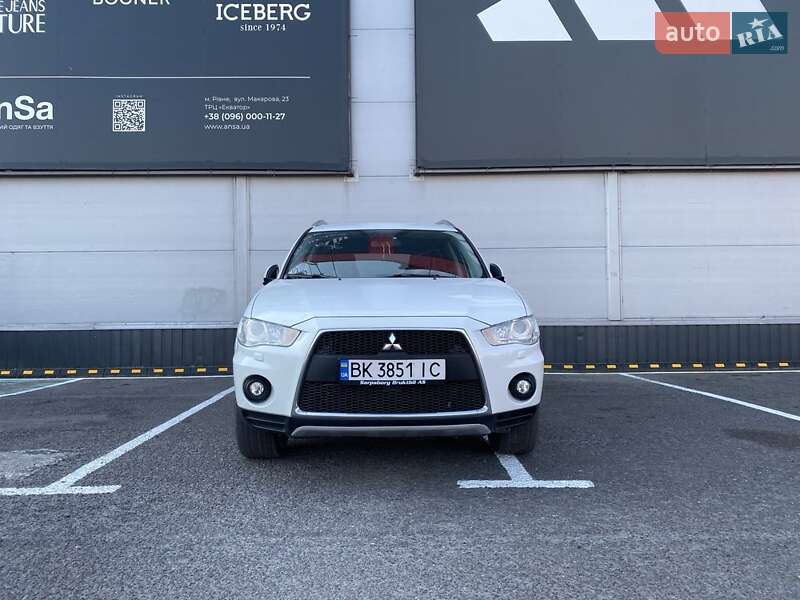 Внедорожник / Кроссовер Mitsubishi Outlander 2010 в Ровно