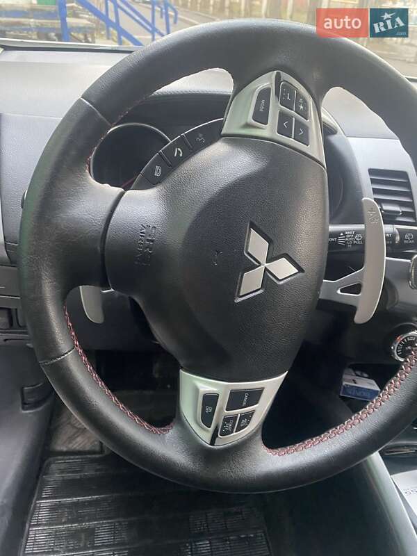 Внедорожник / Кроссовер Mitsubishi Outlander 2010 в Ровно