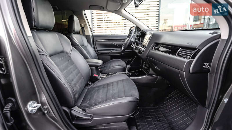 Внедорожник / Кроссовер Mitsubishi Outlander 2021 в Львове