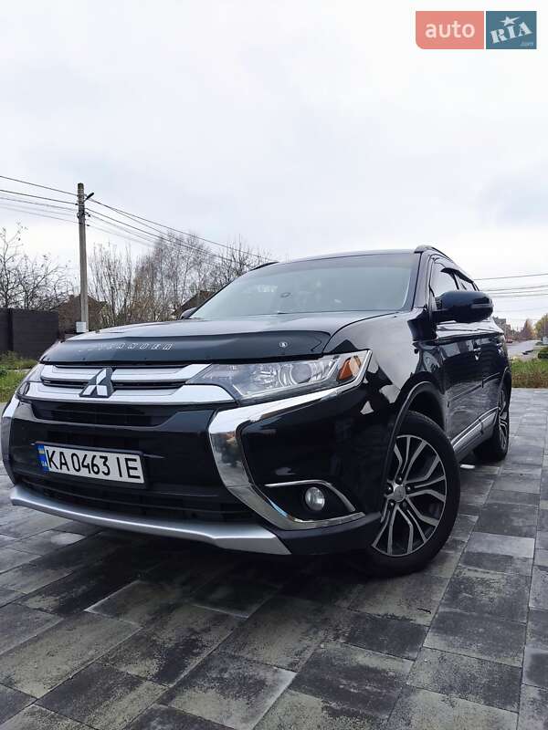 Внедорожник / Кроссовер Mitsubishi Outlander 2016 в Киеве